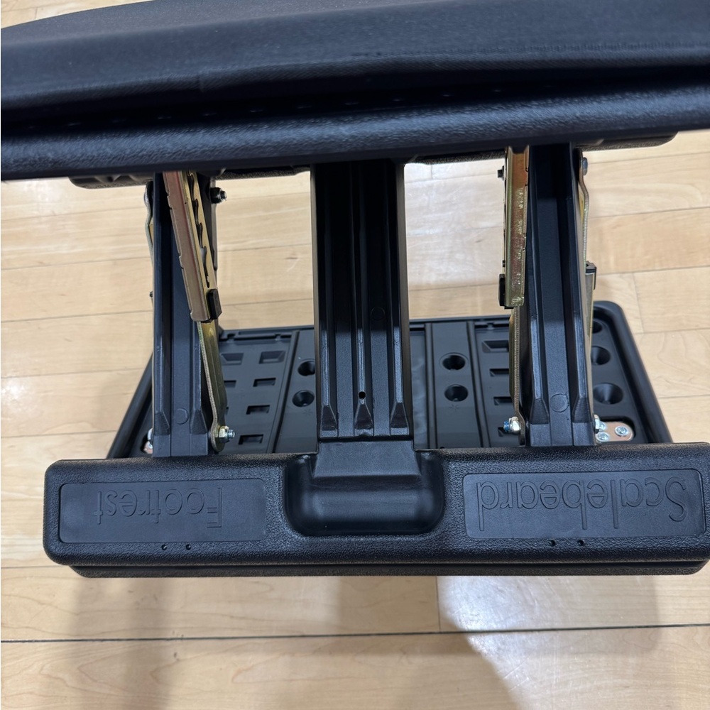 Scalebeard Adjustable Black Footstool Adjustable height/angle under desk NIB - Picture 3 of 12